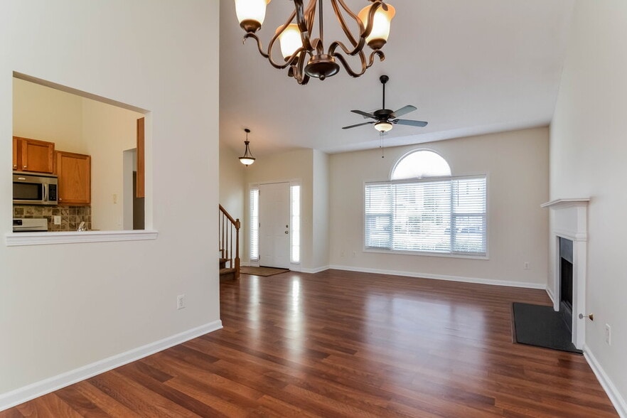 Building Photo - 2770 Lake Park Ridge W