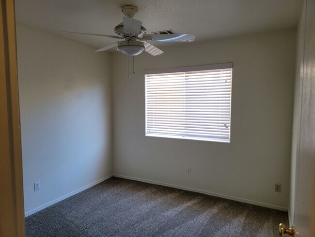 Building Photo - 8164 W Mary Ann Dr