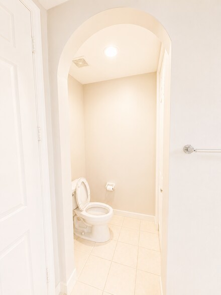 Building Photo - 1445 Mariposa Cir