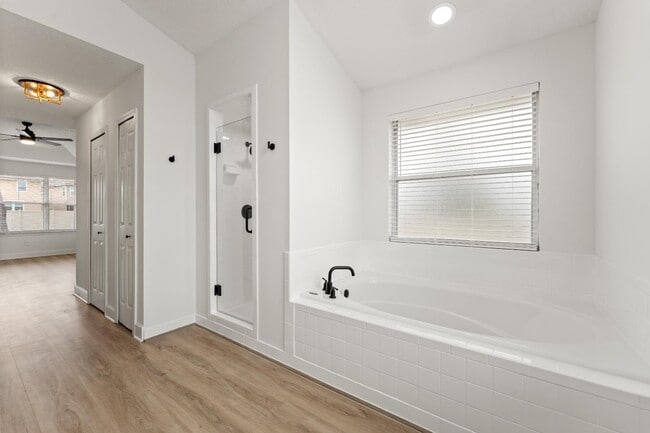 Building Photo - 15738 Northside Dr E