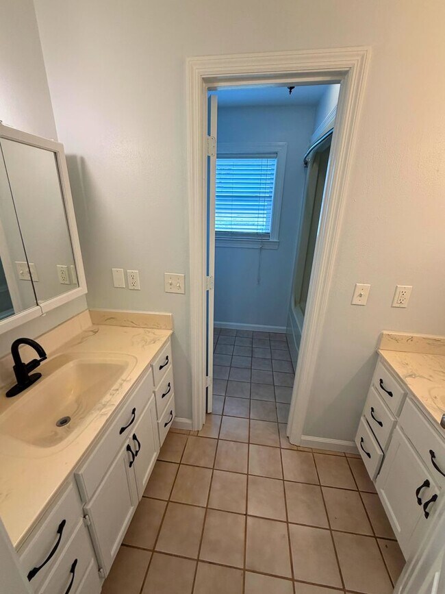 Building Photo - Spacious 4 Bedroom, 2.5 Bath Home with Stunning Marsh Views