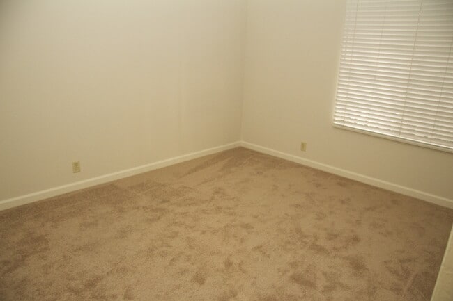 Building Photo - Wonderfull Niles location AC and garage