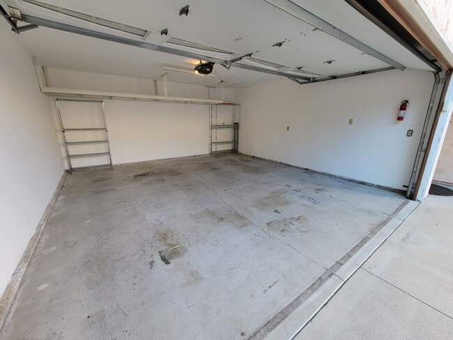 Building Photo - BEAUTIFUL 4BD - 3BA SINGLE STORY HOUSE WITH PRIVATE LAUNDRY AND DETACHED 2 CAR GARAGE