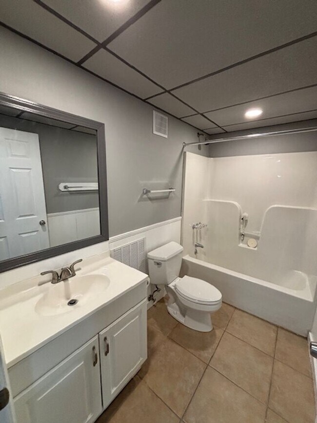 Building Photo - Updated Remodeled Large Open Split-Level Home with Full Finished Basement!