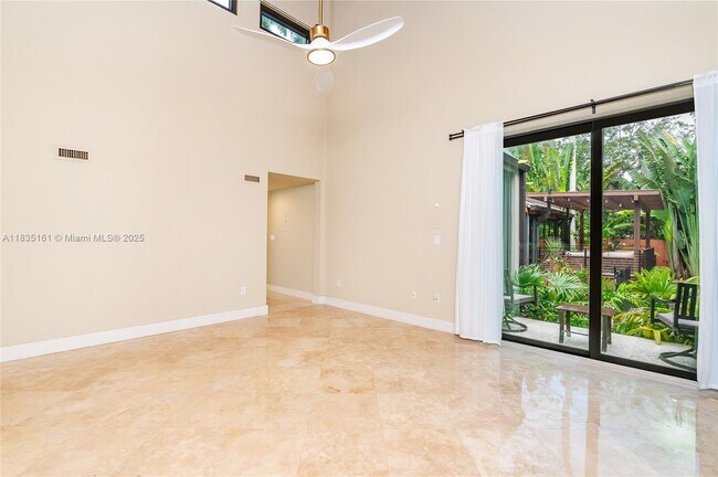 Building Photo - 3400 Poinciana Ave