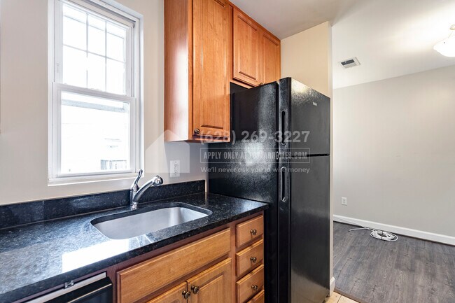 Building Photo - 2614 Kent Village Dr