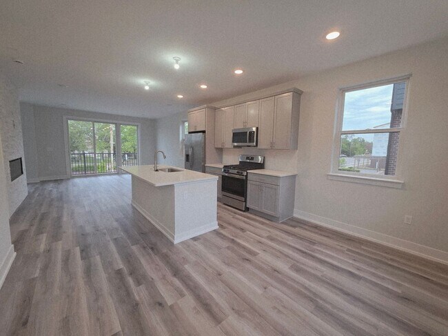 Building Photo - 3618 Trumbull