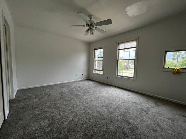 Building Photo - 3 Story Townhome in Prime Location