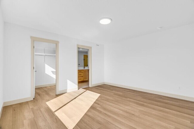 Building Photo - 2115 NW 17th Pl