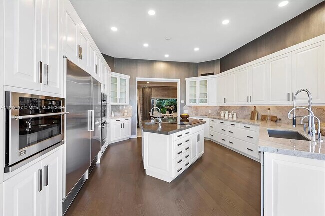 Building Photo - 6500 N Bay Rd