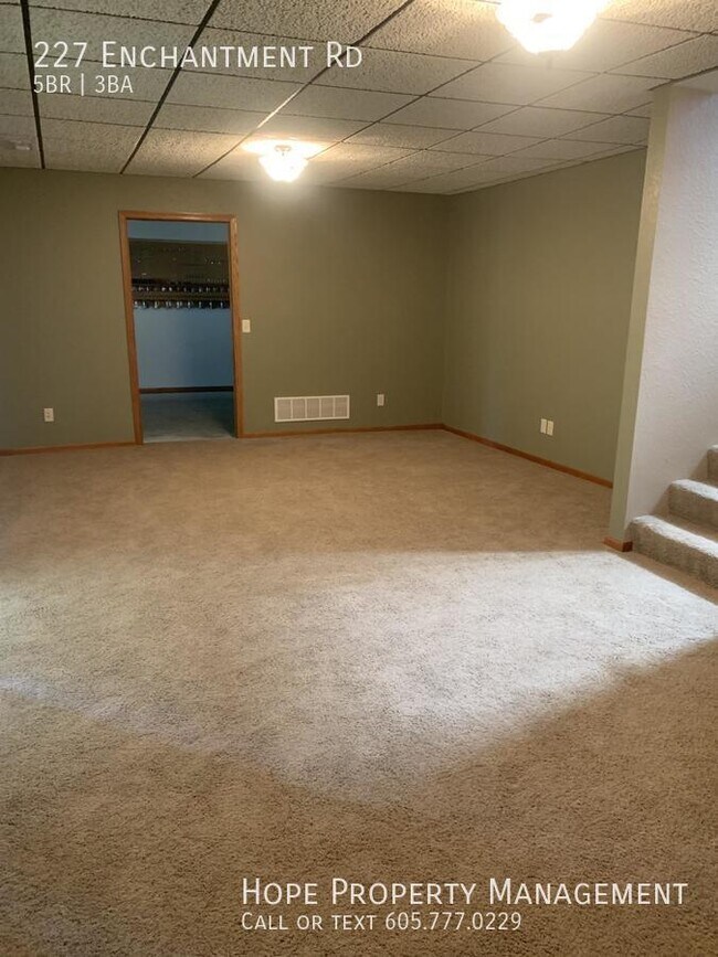 Building Photo - 227 Enchantment Rd