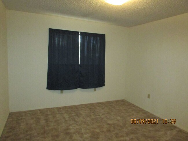 Building Photo - Newly remodeled 5 bedroom/2 bath home