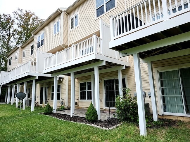 Building Photo - Bryans Road Townhome Retreat | Flexible Lease Available