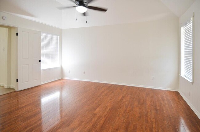 Building Photo - 506 Pleasant Valley Dr