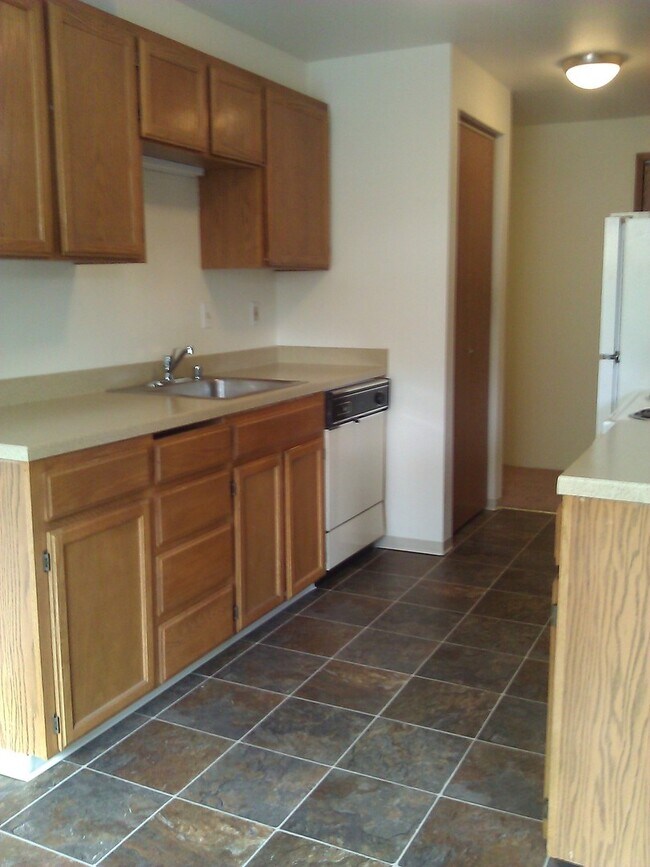 Building Photo - Hidden Gem in Northeast Seattle w/ In-Unit Washer/Dryer!