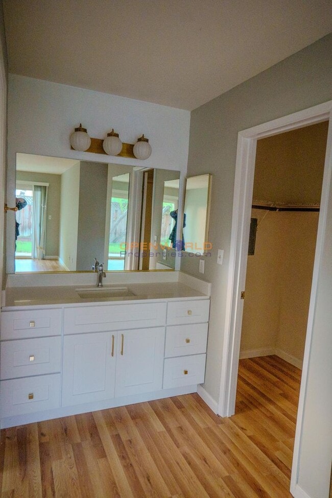 Building Photo - Spacious 4BR Single-Story Home w/ Garage i...