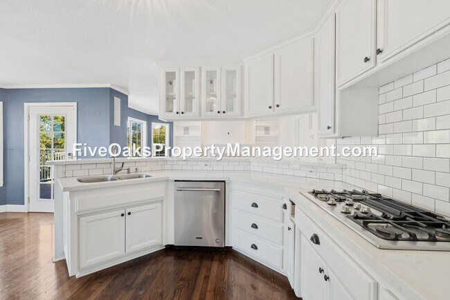 Building Photo - 2025 Moonstone Cir