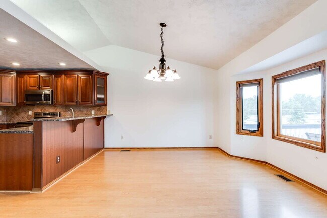 Building Photo - "Spacious 4-Bedroom Retreat with 3 Full Baths in Prime Wichita Location – 2,812 Sq. Ft.!"  Hurry!...