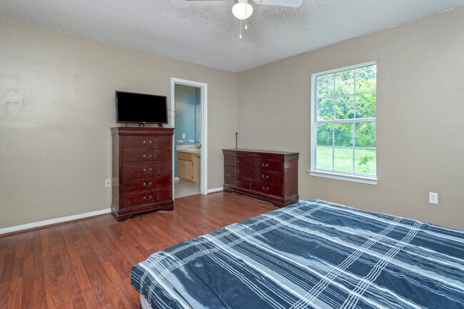 Building Photo - 14 Flora Cove