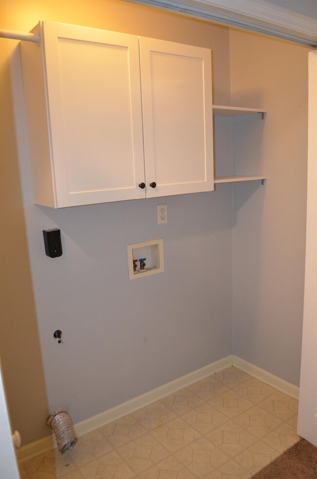 Building Photo - 638 Devon Rd