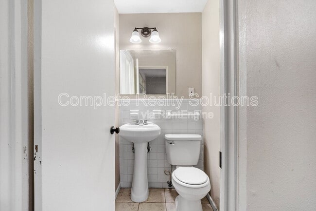 Building Photo - 10315 Monarch Dr