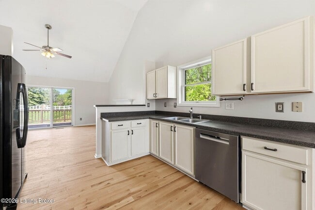 Building Photo - 4029 Orchard Lake Dr