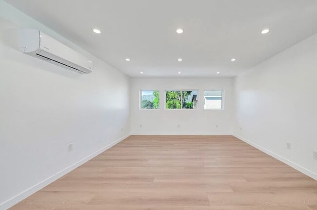 Building Photo - Move-In Ready Luxury: A Flawlessly Upgraded Sunland Retreat