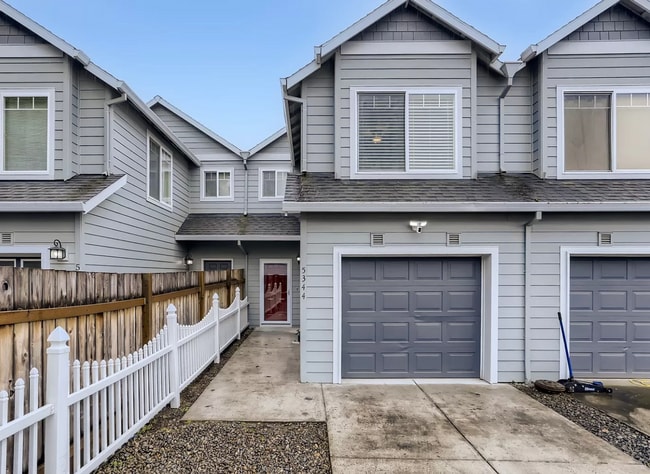 Building Photo - 3/2.5 Townhome with walking trails outside backyard!