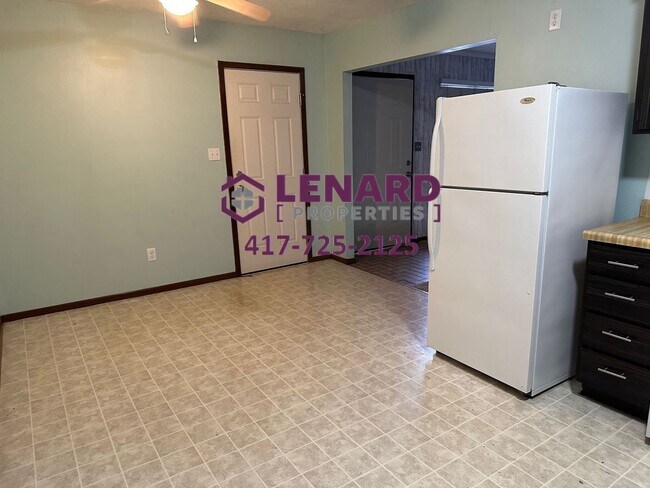 Building Photo - Lexington Duplex