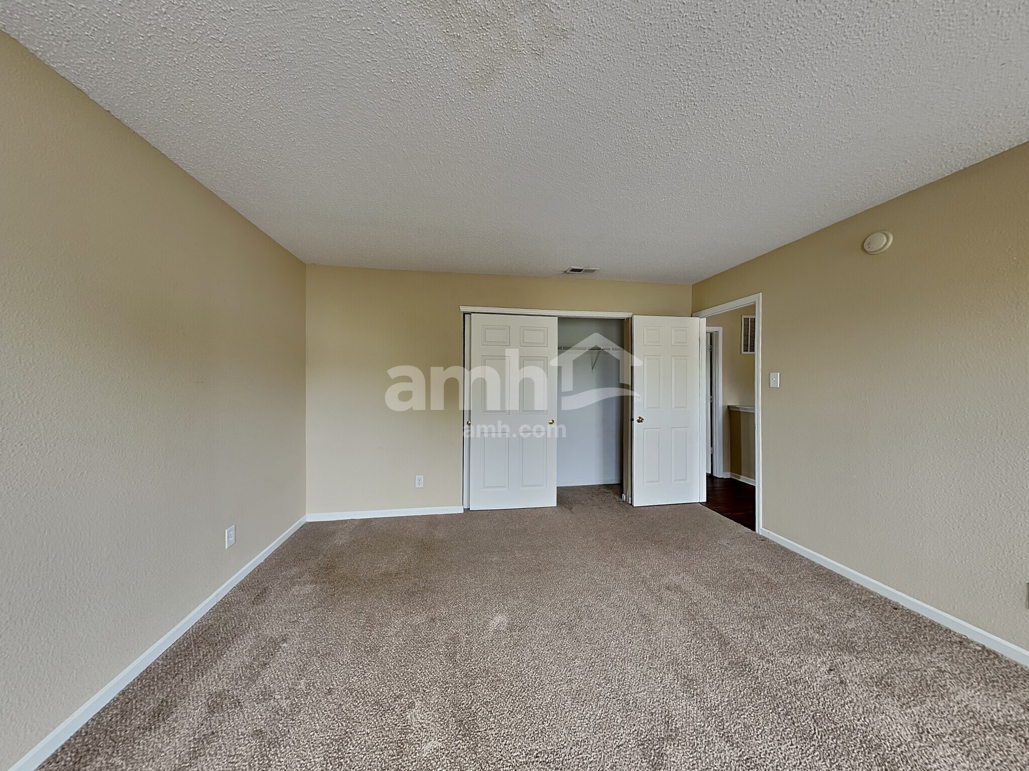 Building Photo - 13993 Meadow Lake Dr