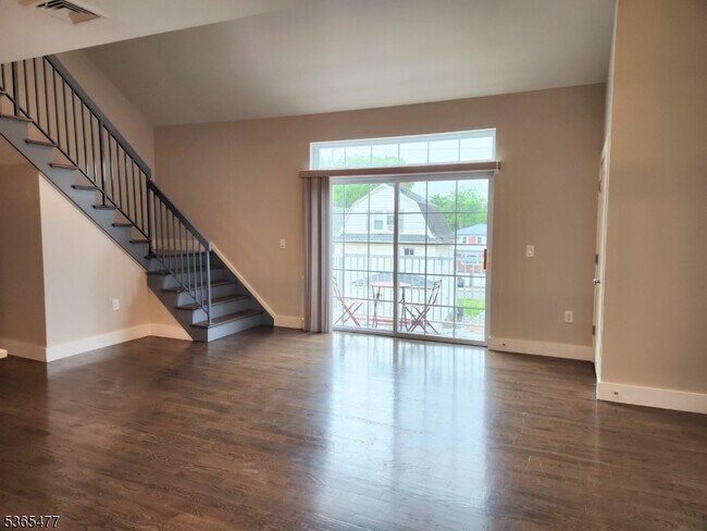 Building Photo - 59 Willet St