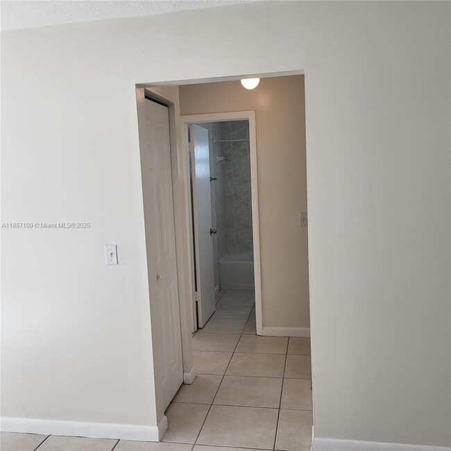 Building Photo - 127 Seagull Ct