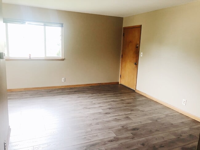 Building Photo - Stunning Glendale 2 BR Apartment!