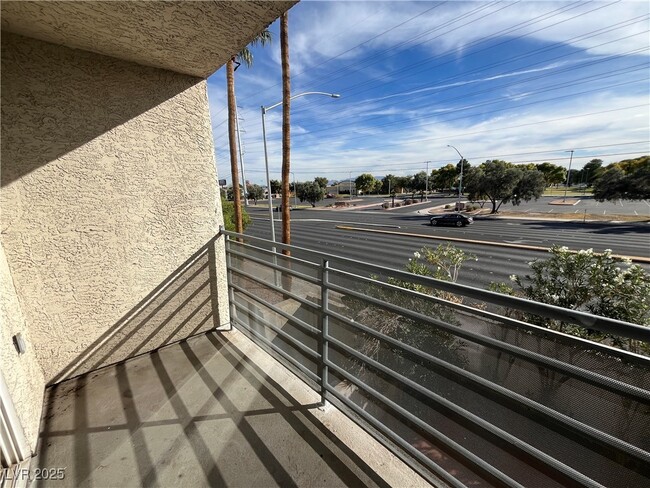 Building Photo - 6250 W Flamingo Rd