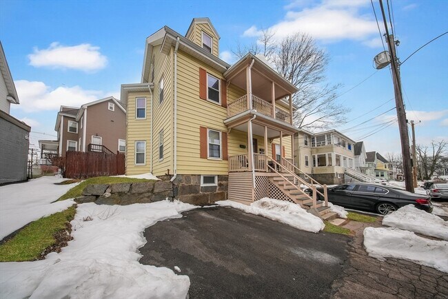 Building Photo - 10 Bigelow St