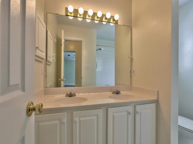 Building Photo - 3208 Castle Ct