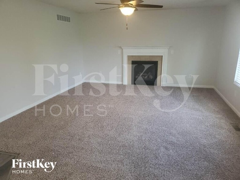 Building Photo - 356 Brandon Dr