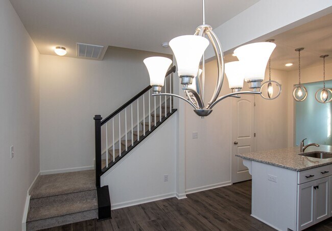 Building Photo - BEAUTIFUL 2 Bedroom Townhome in MIDLAND AVAILABLE JUNE 2026
