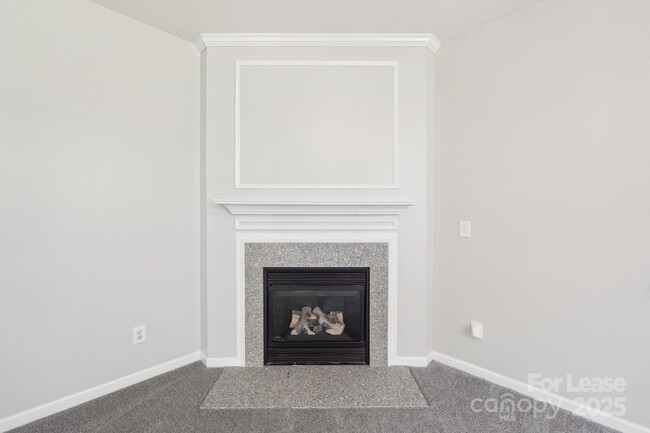 Building Photo - 14417 Laurel Tree Ln