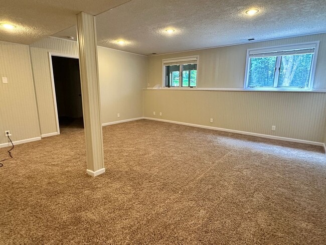 Building Photo - Maple Grove Single Family Home, Office, Fa...
