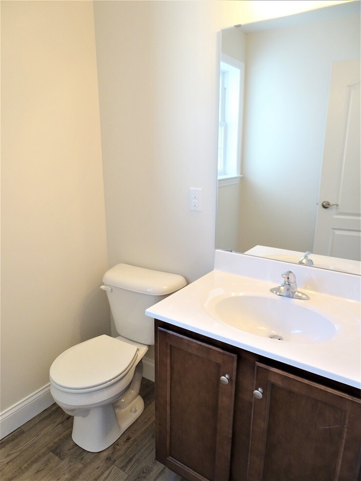 Building Photo - 127 Redstone Dr
