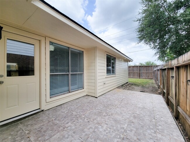 Building Photo - 3658 Villa Glen Dr