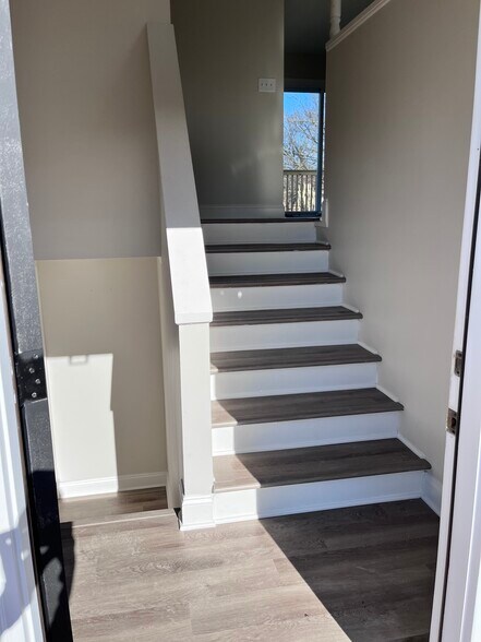 Entryway - 2120 Chatham St