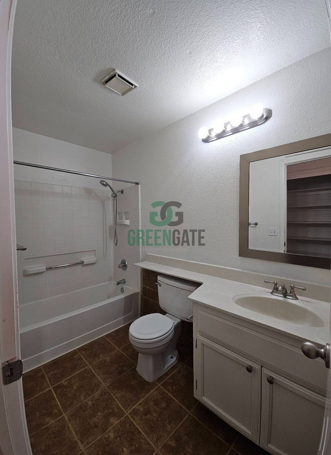 Building Photo - NOW AVAILABLE! Make this spacious 3 bedroo...