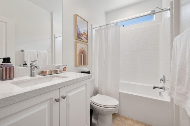 Building Photo - 51805 Pinnacle Vis Dr