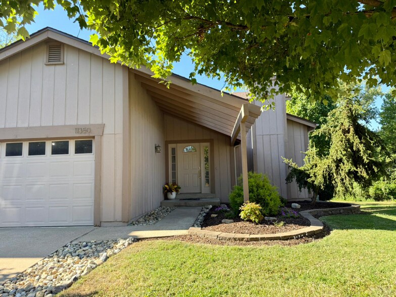 Primary Photo - 11350 Meadowside Dr