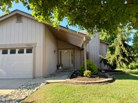 Building Photo - 11350 Meadowside Dr