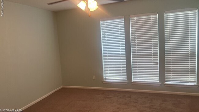Building Photo - 3700 Dauphine Ct