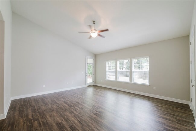 Building Photo - 44 Hollyn Ct
