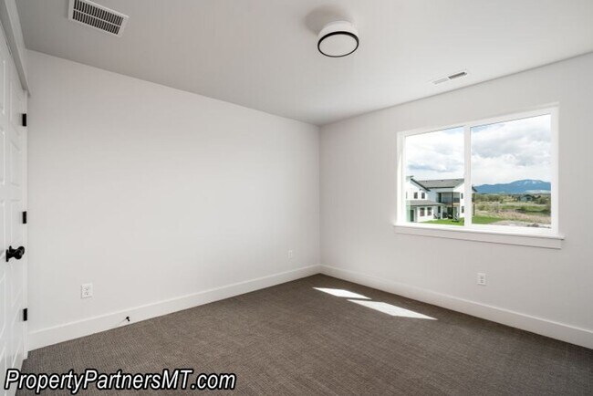 Building Photo - *** Recently built & Dog Friendly *** 3 Bed 2.5 Bath Townhouse